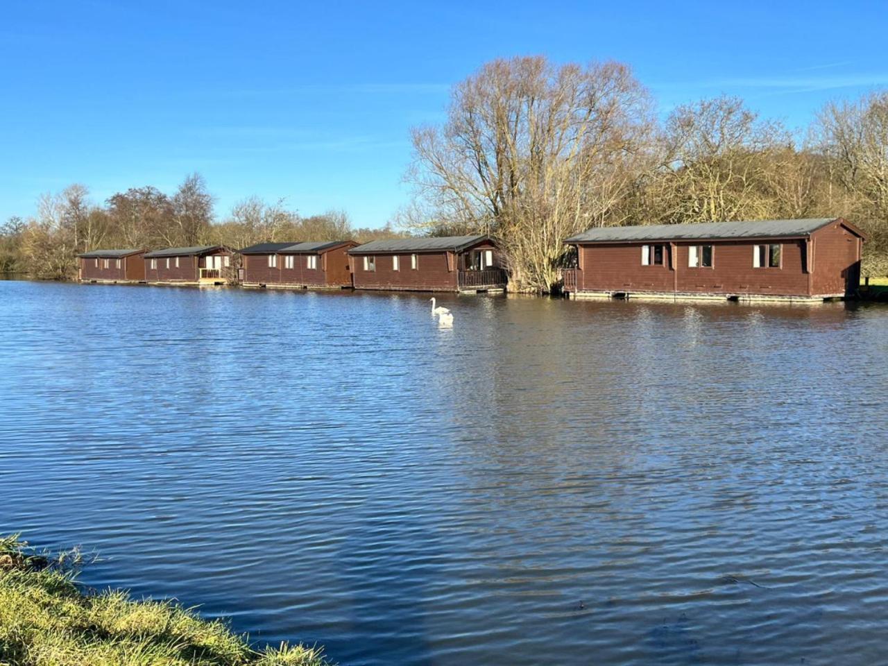 Hickling Broads Lodge Houseboat สตาแลม ภายนอก รูปภาพ