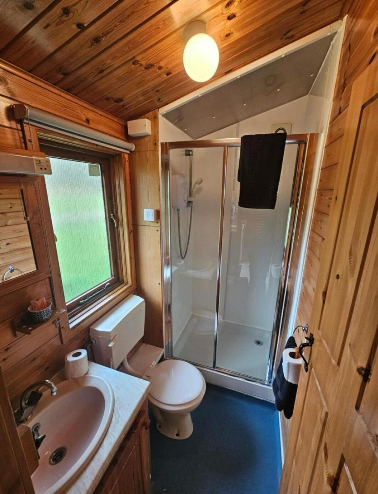 Hickling Broads Lodge Houseboat สตาแลม ภายนอก รูปภาพ