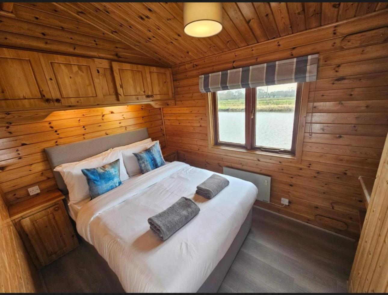Hickling Broads Lodge Houseboat สตาแลม ภายนอก รูปภาพ